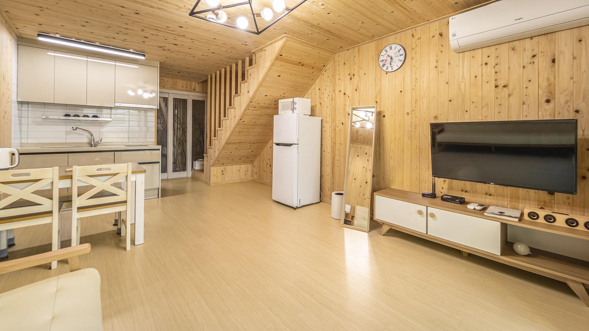 Jeju Timbeohouse Pension