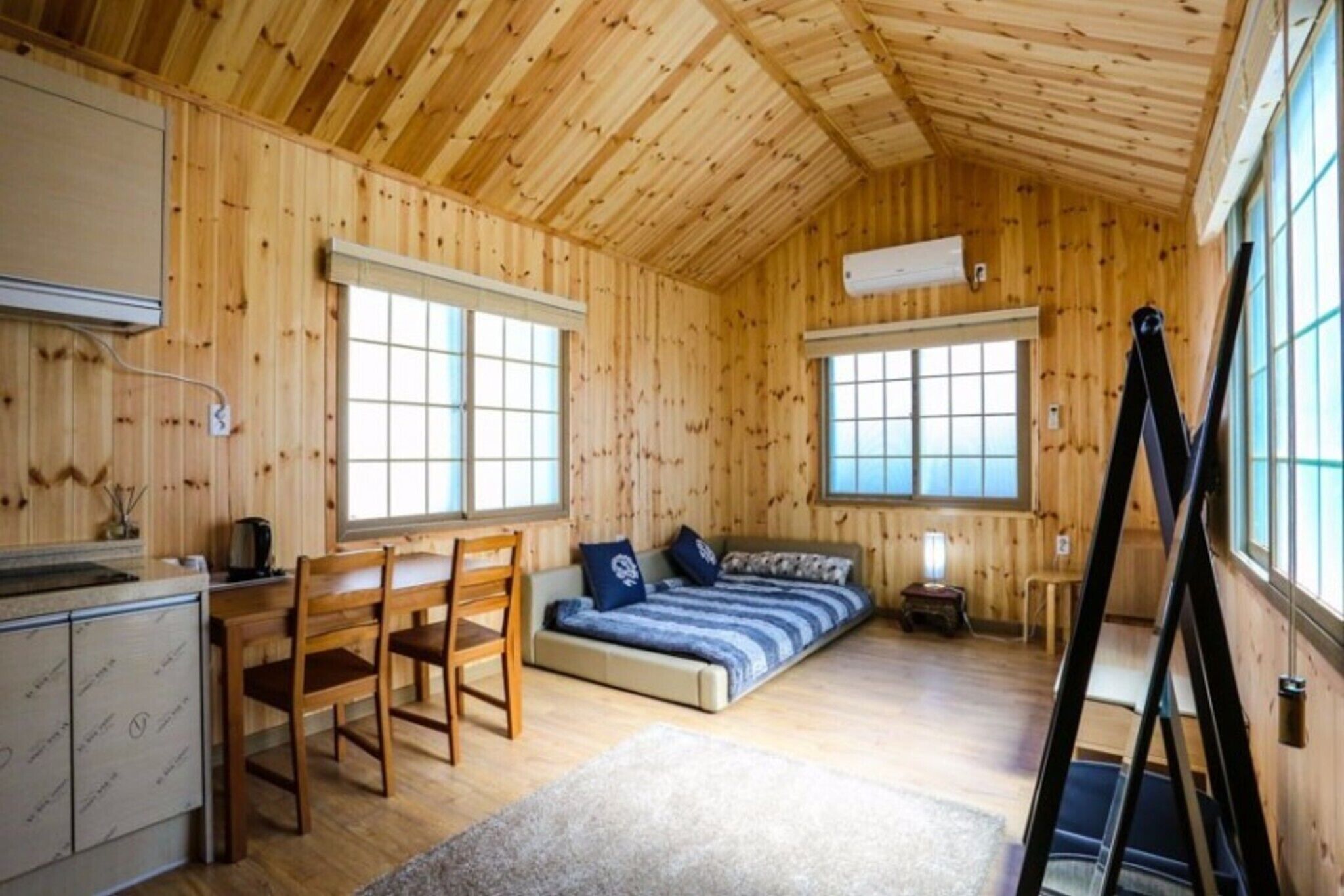 Jeju Woljeong Cello House Pension