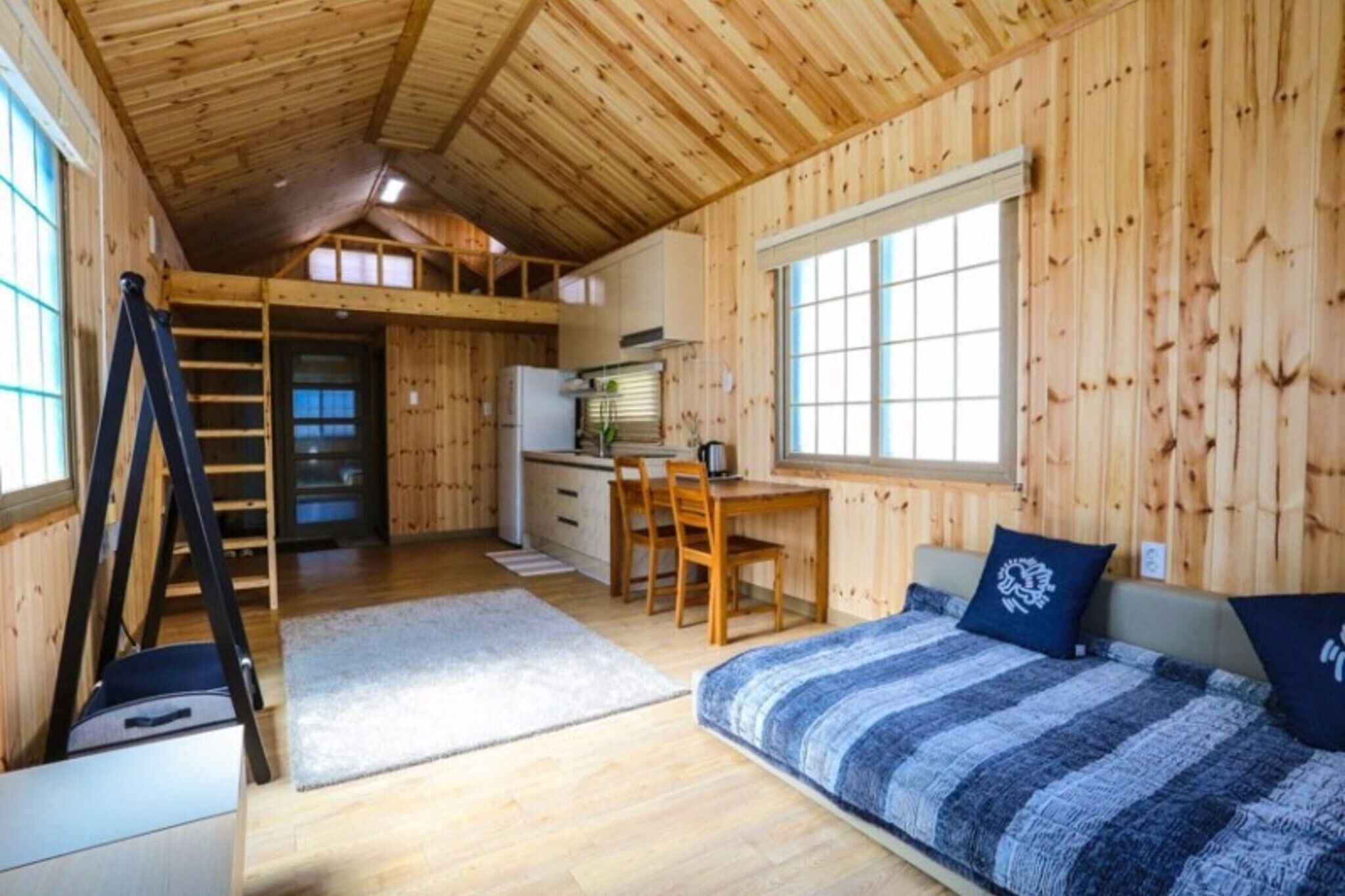 Jeju Woljeong Cello House Pension