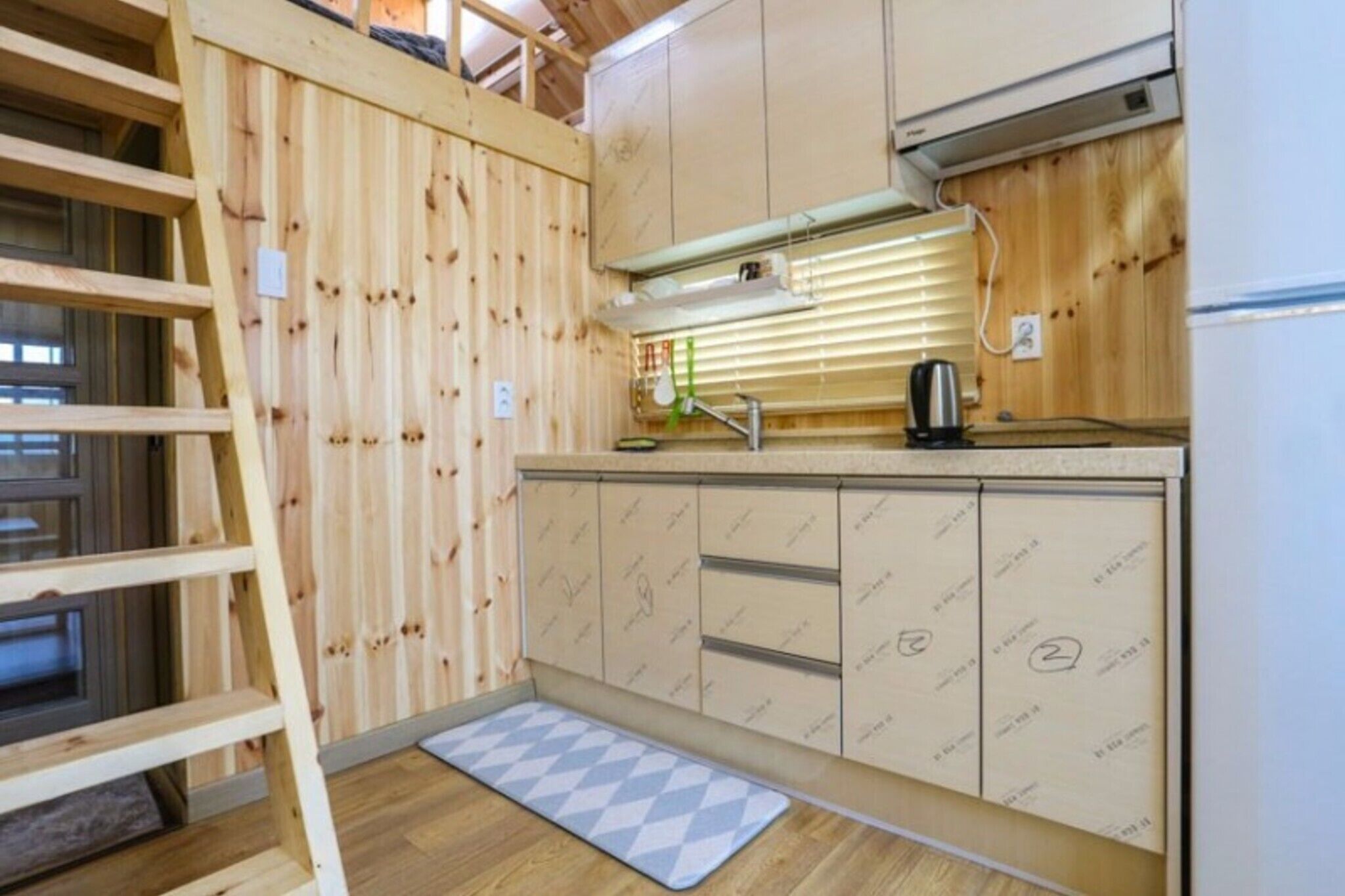 Jeju Woljeong Cello House Pension