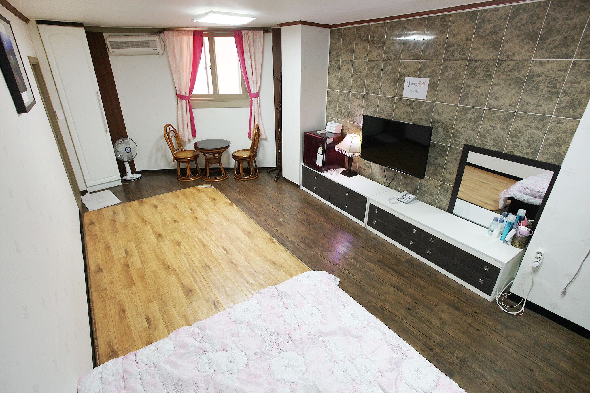 Jeju Yeongsung Motel