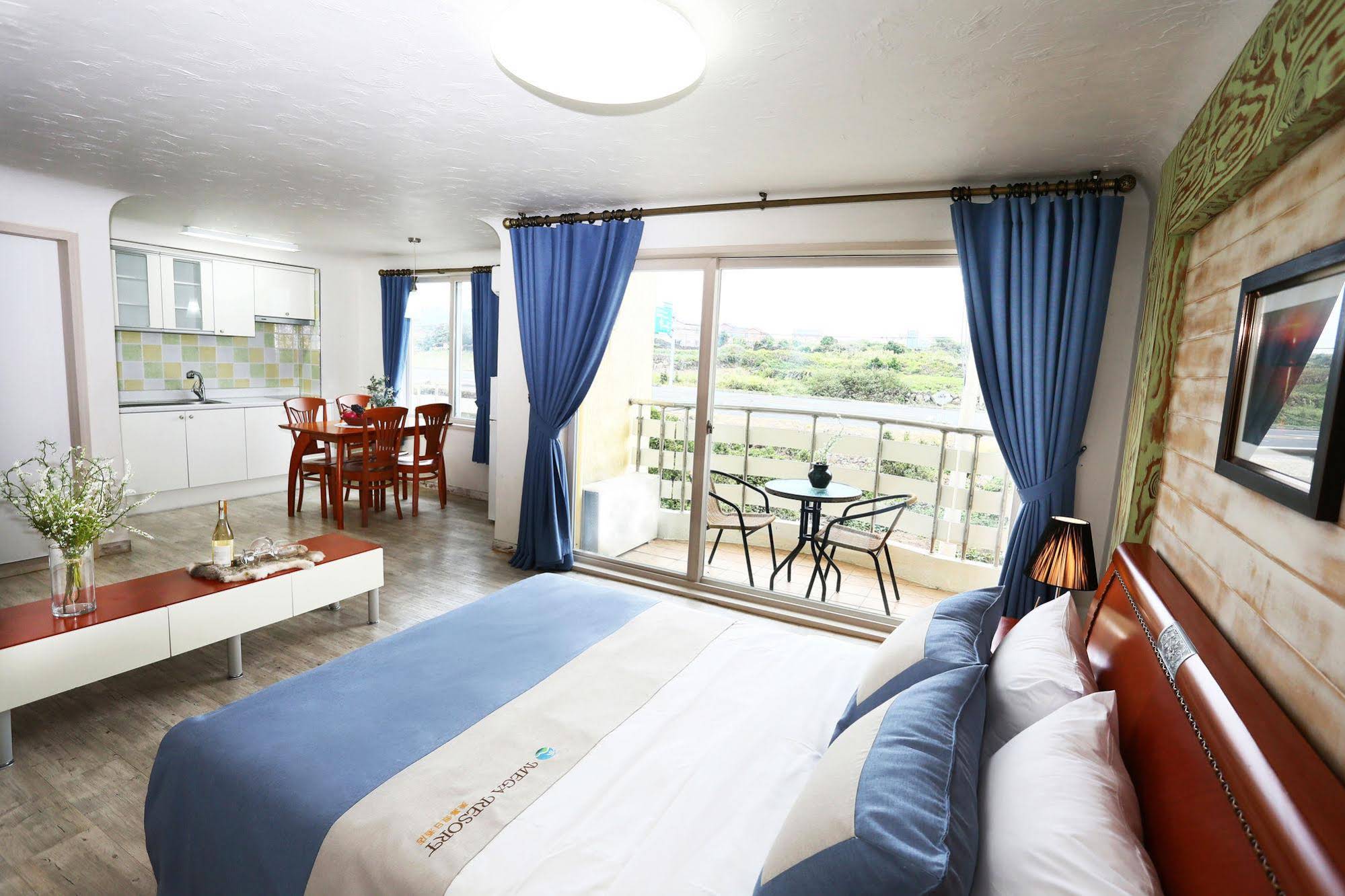 Mega Resort