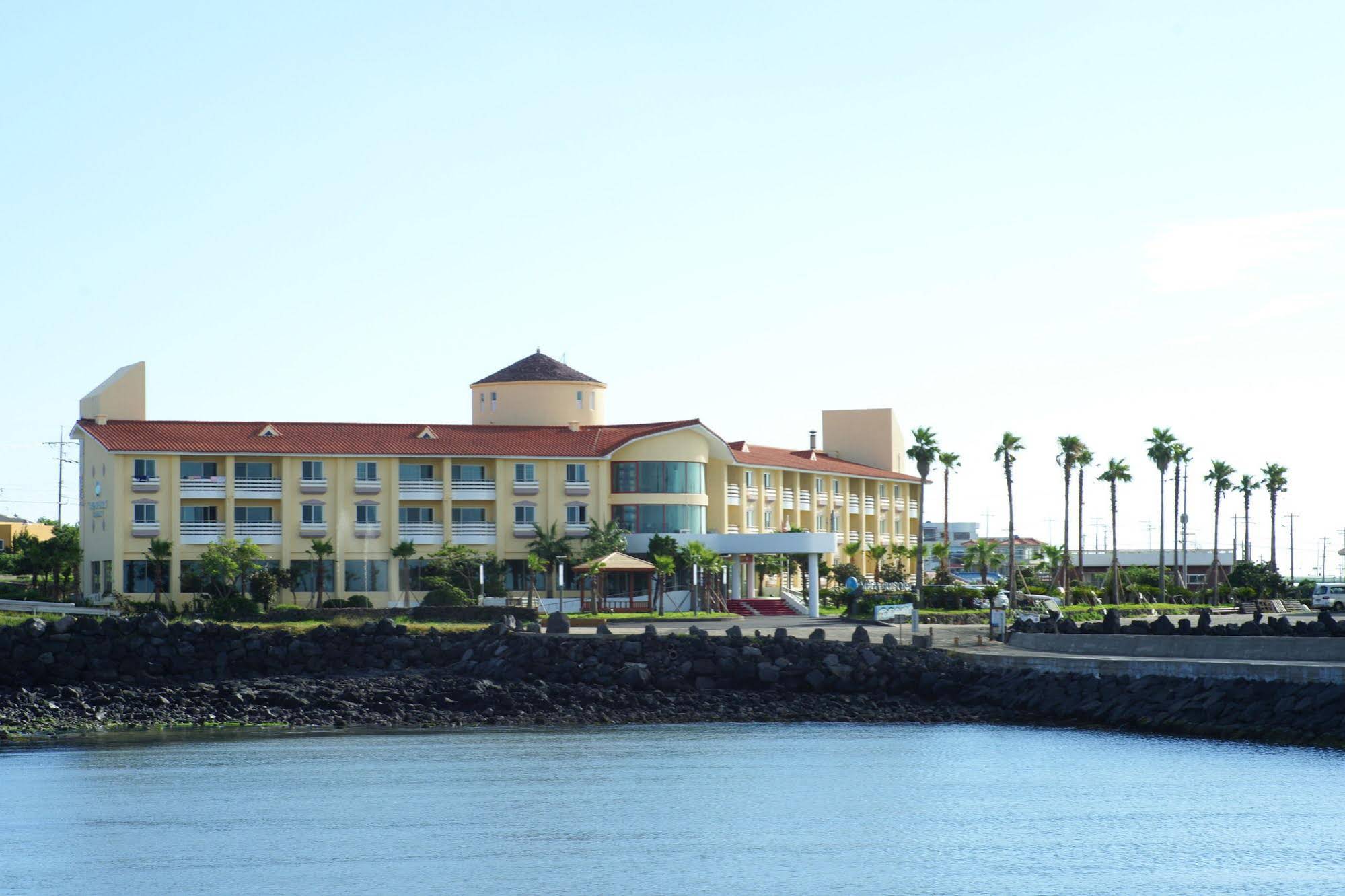 Mega Resort