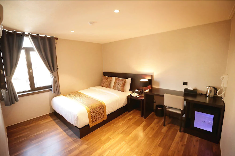 Milgam Hotel