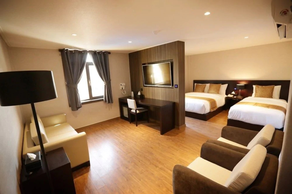 Milgam Hotel