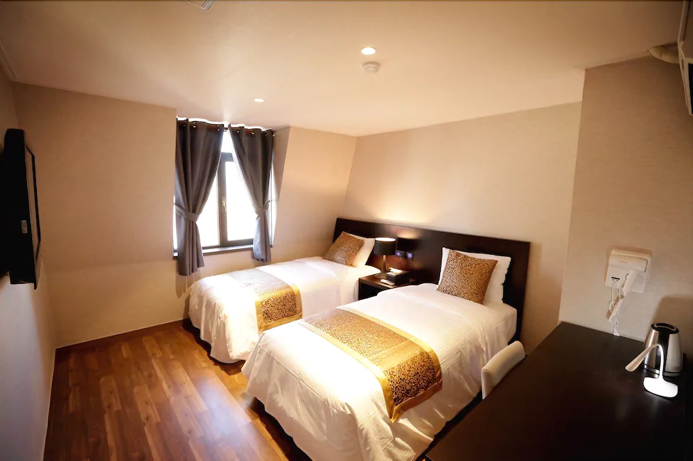 Milgam Hotel
