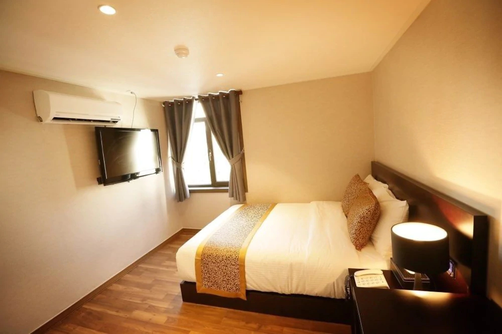 Milgam Hotel