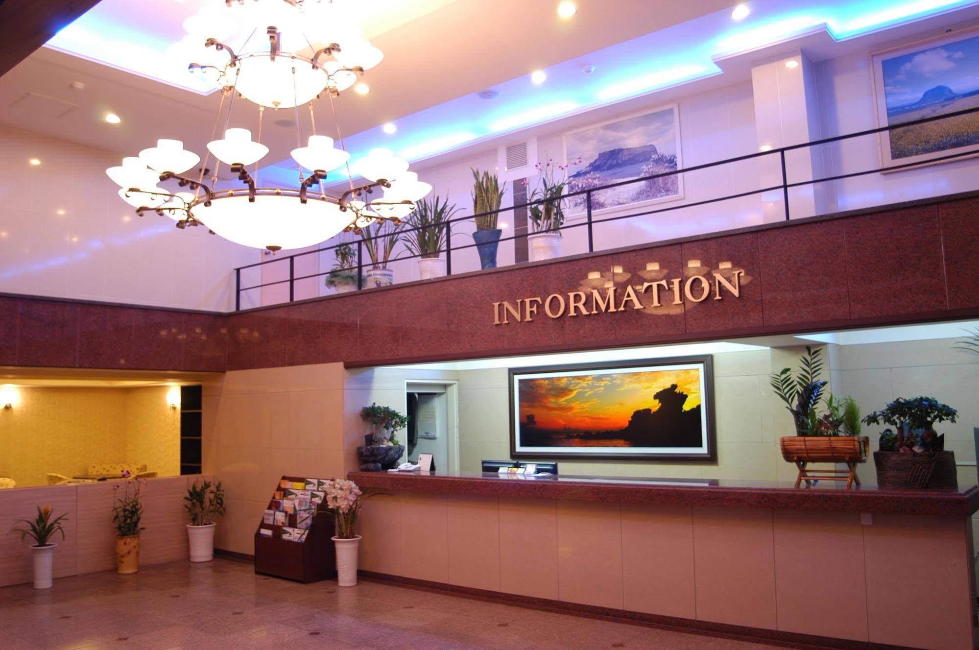 New Manhattan Hotel