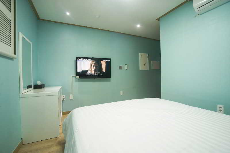 Orange Tree Hotel & Cafe