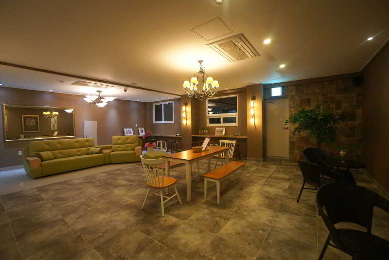 Orange Tree Hotel & Cafe