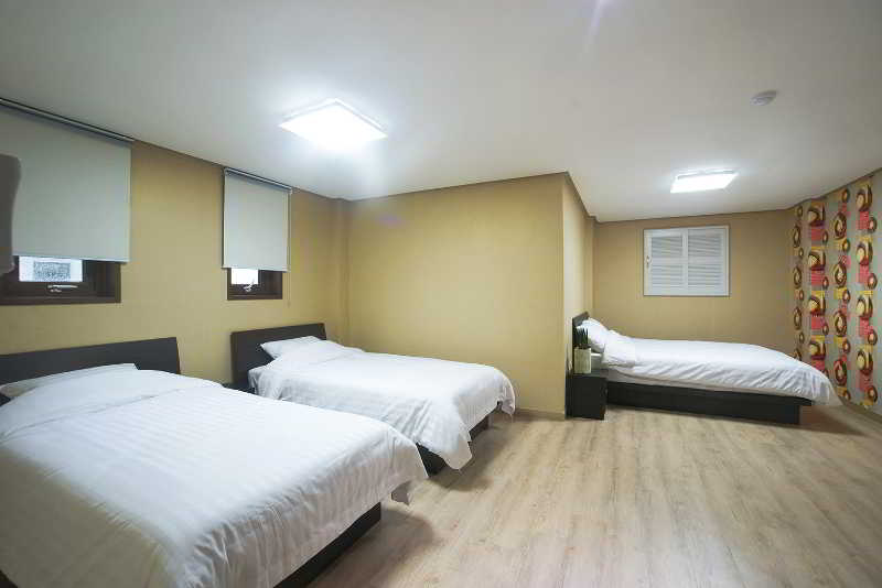 Orange Tree Hotel & Cafe