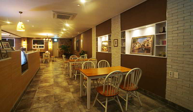 Orange Tree Hotel & Cafe