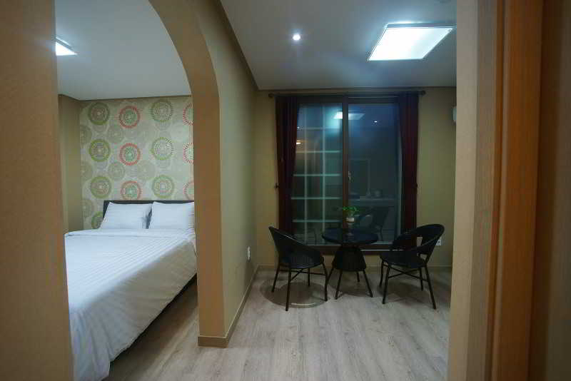 Orange Tree Hotel & Cafe
