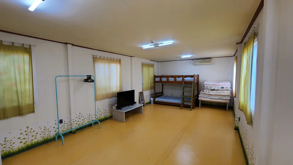 Oreum Guesthouse Hostel