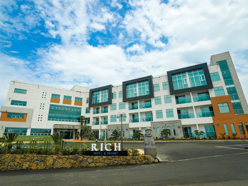 Rich Hotel