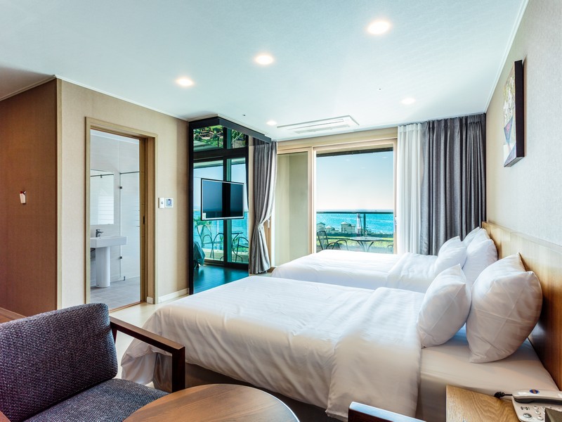 Rich Hotel