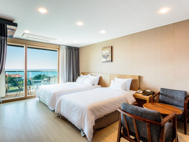 Rich Hotel