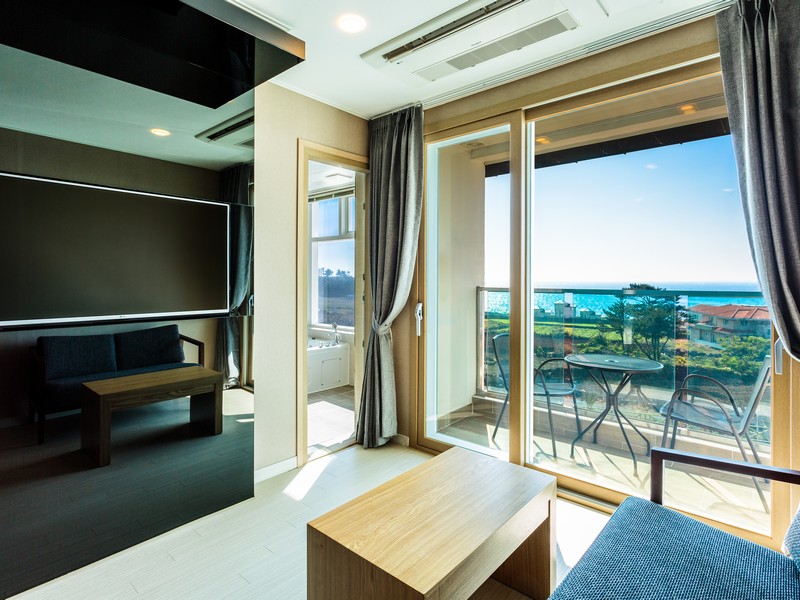 Rich Hotel