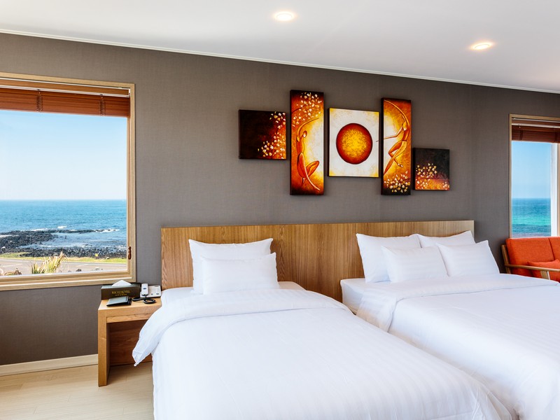 Rich Hotel