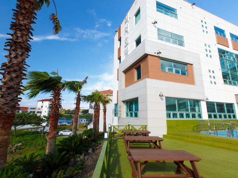 Rich Hotel