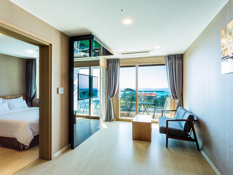Rich Hotel