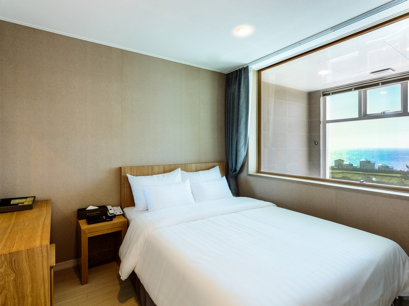 Rich Hotel