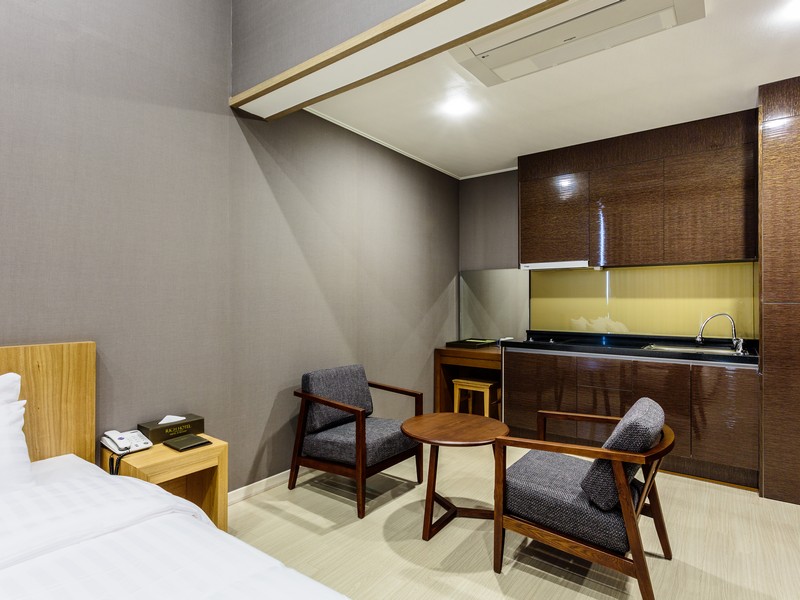 Rich Hotel