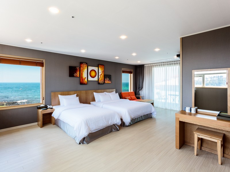 Rich Hotel