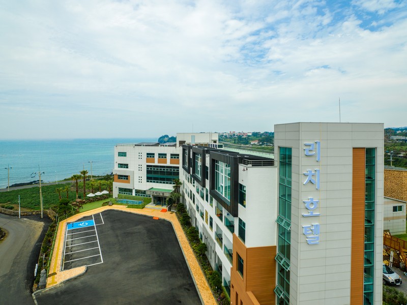 Rich Hotel