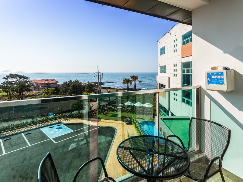 Rich Hotel