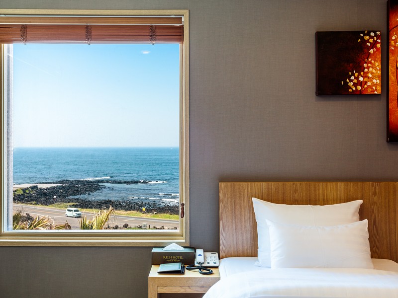 Rich Hotel