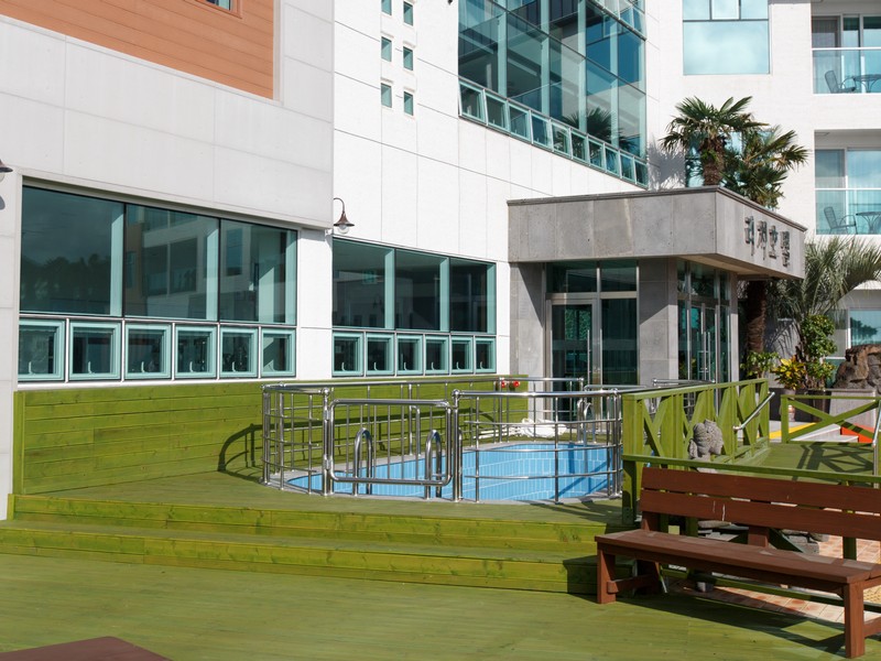 Rich Hotel