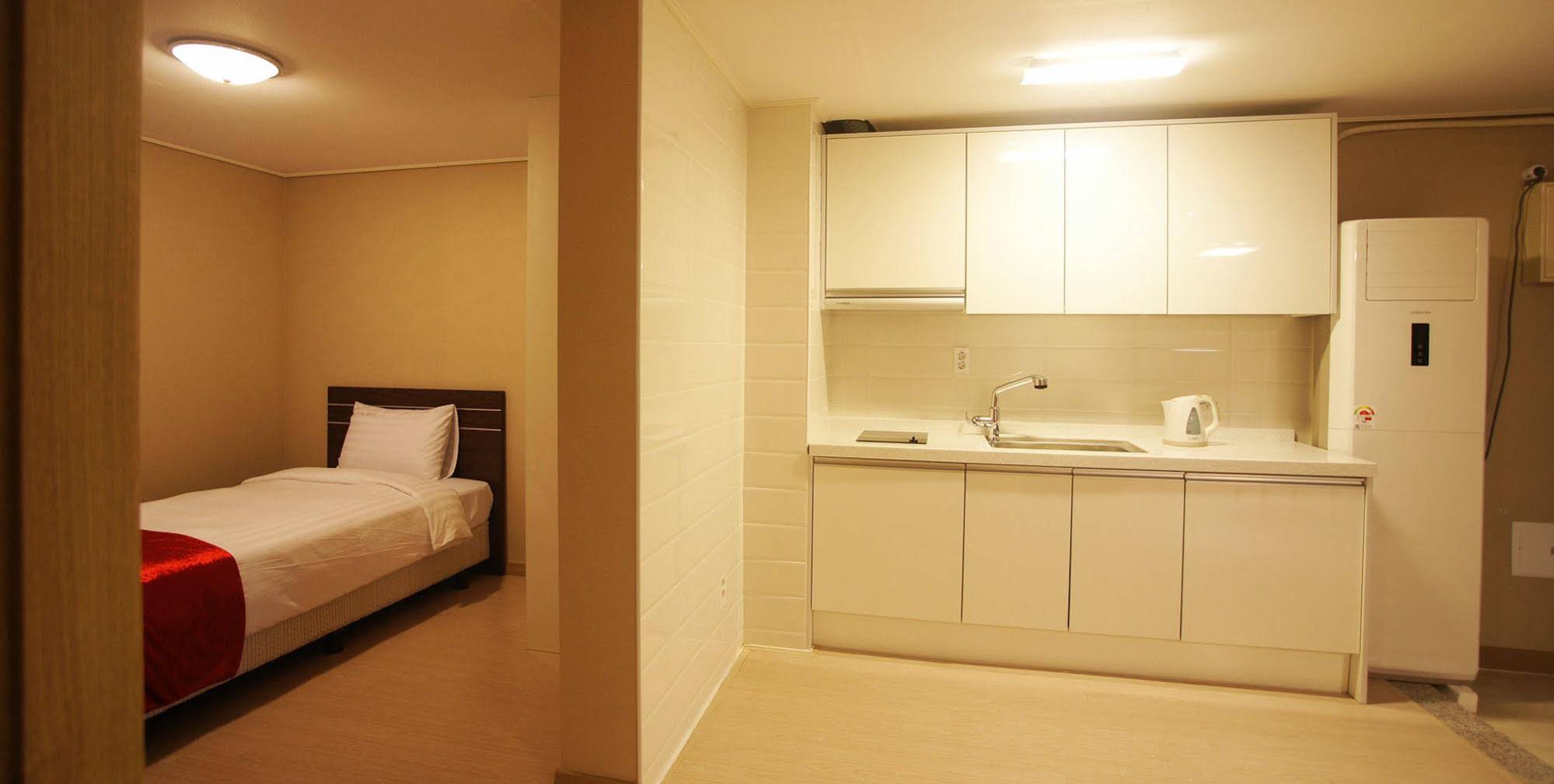 R & T Hotel