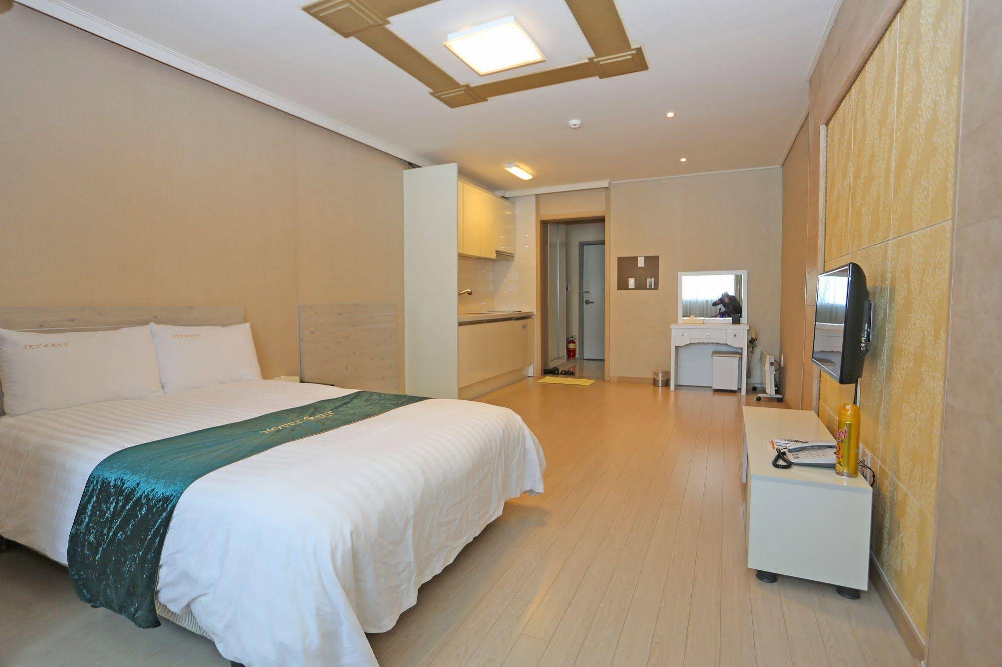 R & T Hotel