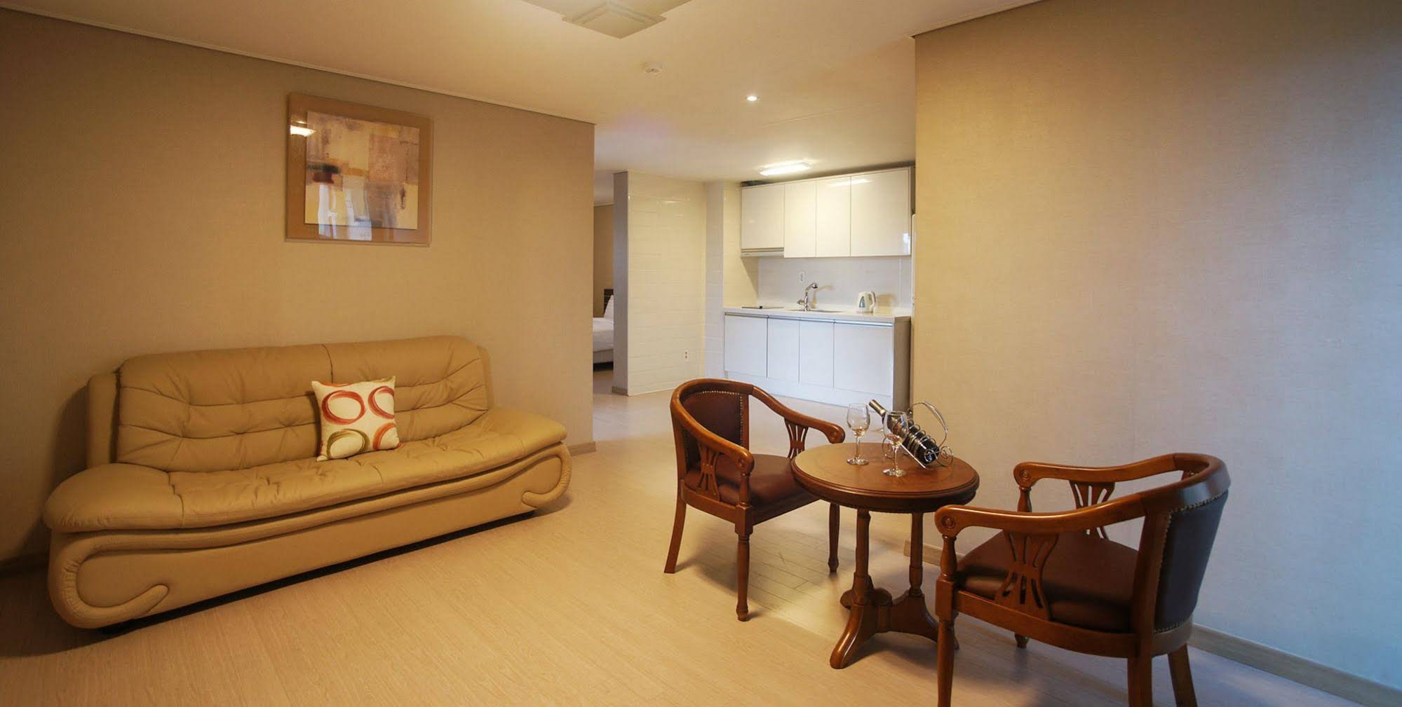 R & T Hotel