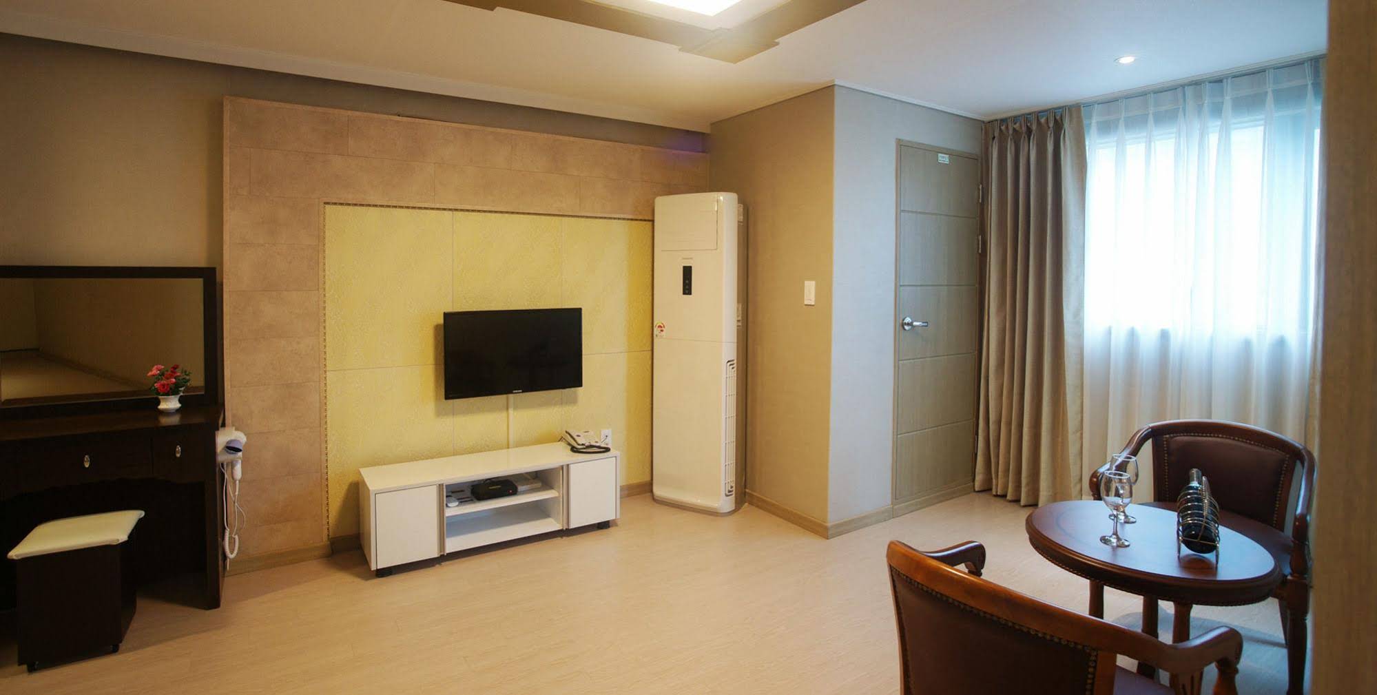 R & T Hotel