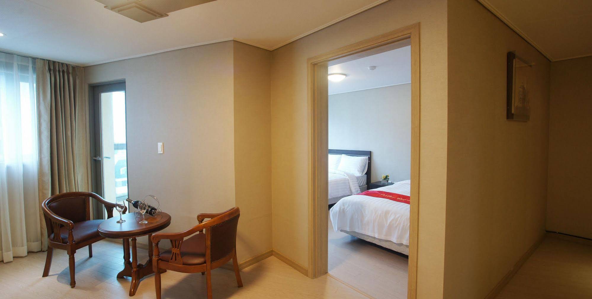 R & T Hotel