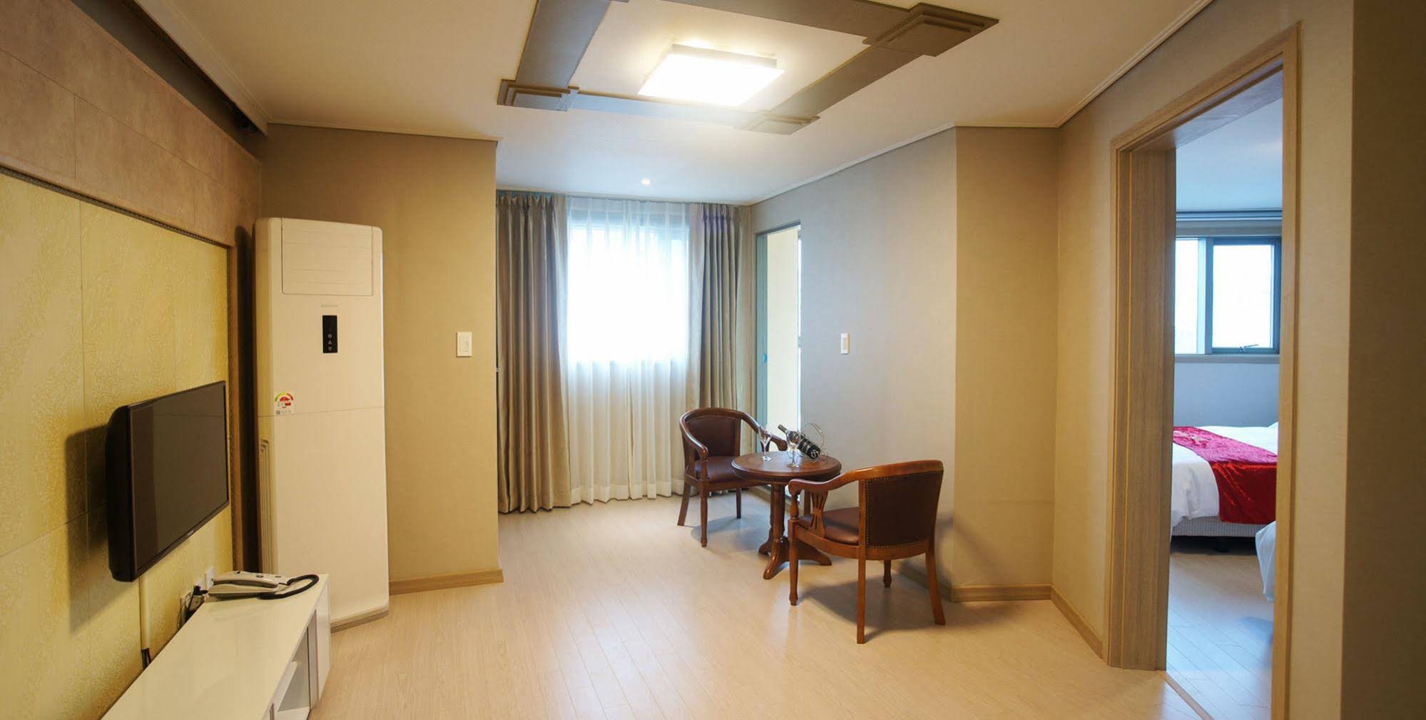 R & T Hotel