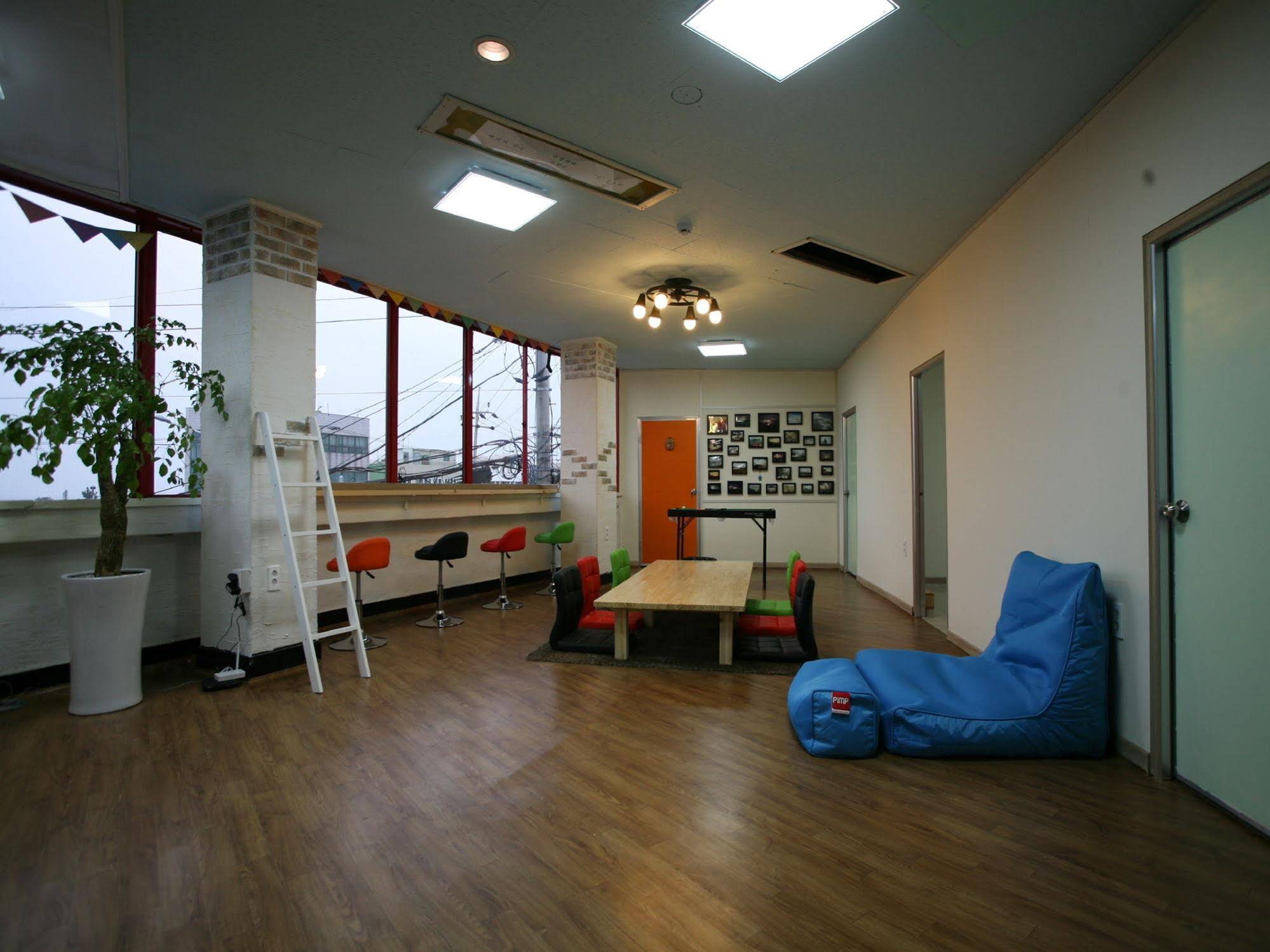 Starjjang Jeju Airport House