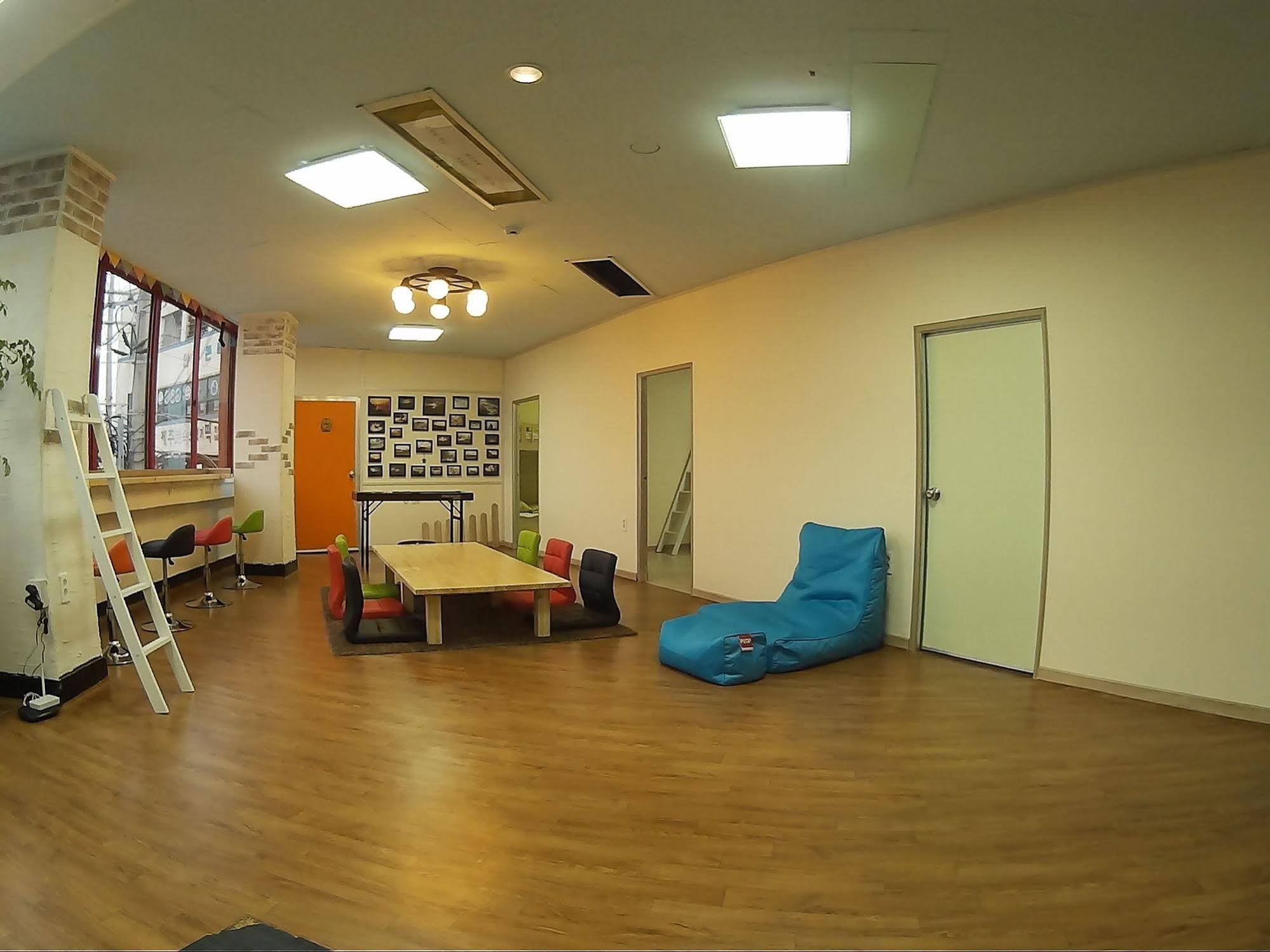 Starjjang Jeju Airport House