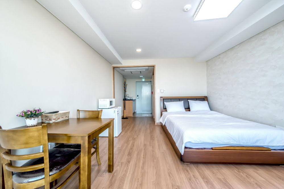 Jeju Iyagi Byeolbang Pension
