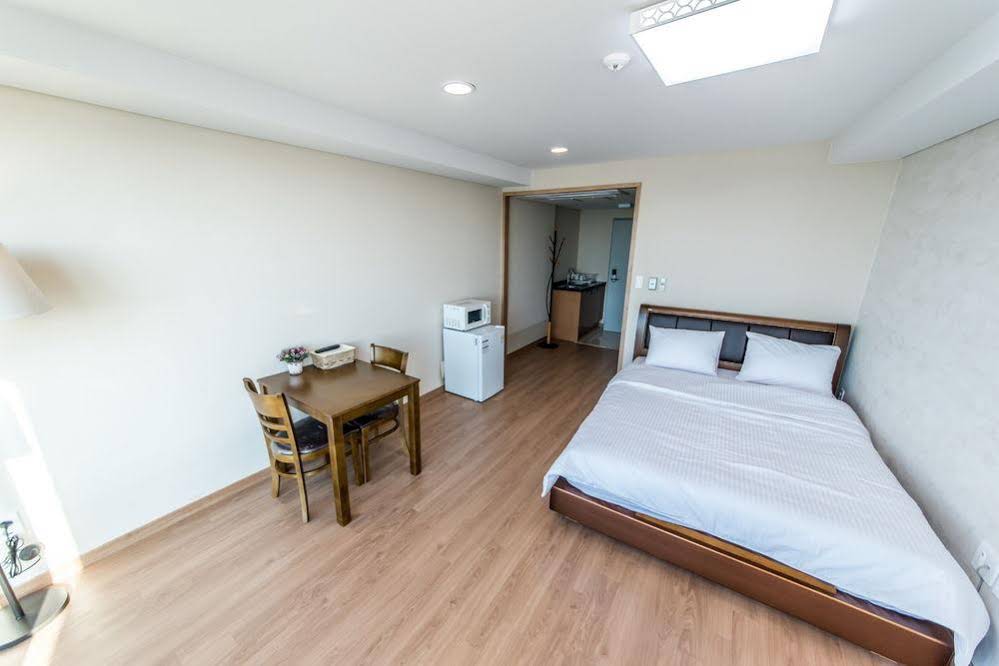Jeju Iyagi Byeolbang Pension