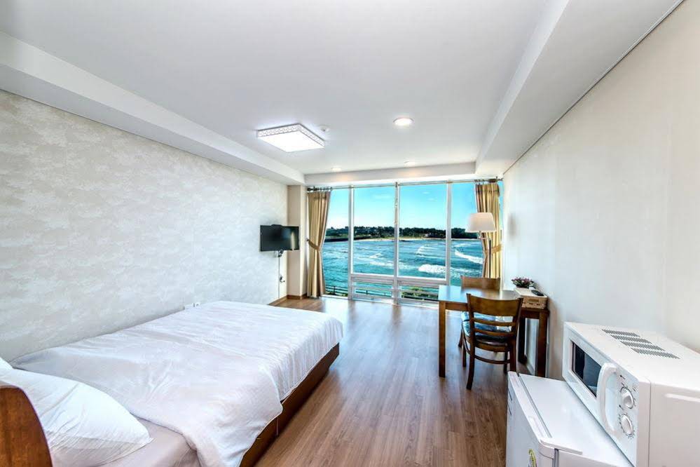 Jeju Iyagi Byeolbang Pension