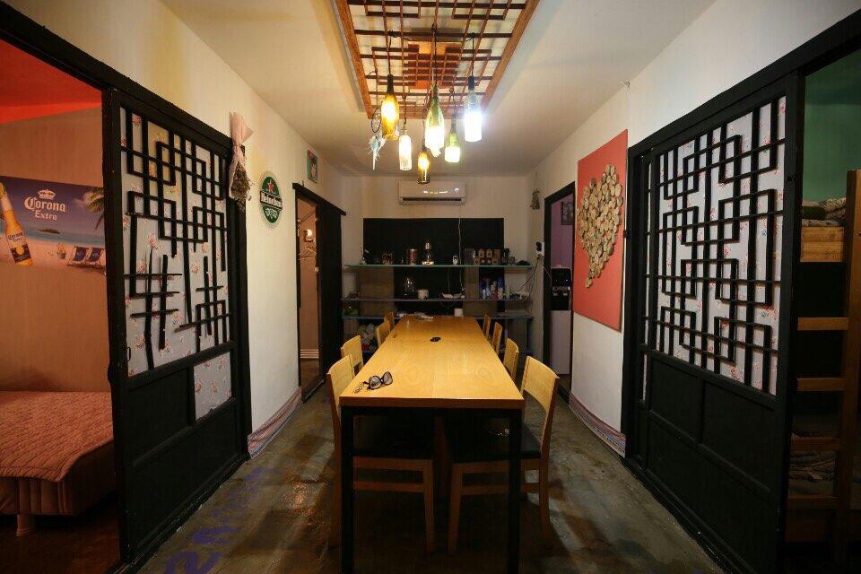 Tom's Guesthouse