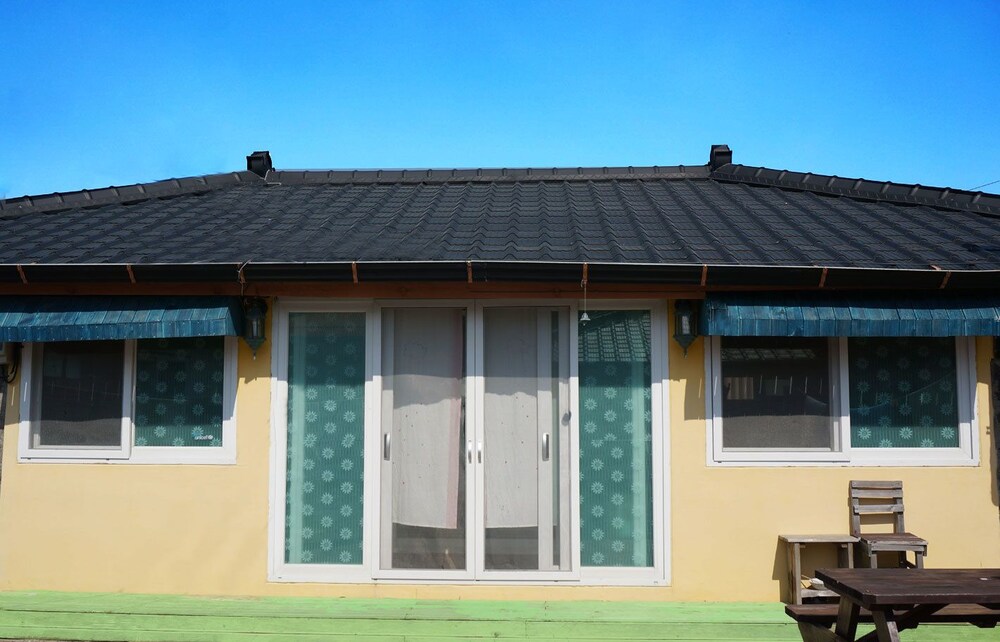 Unnie Guesthouse Hostel