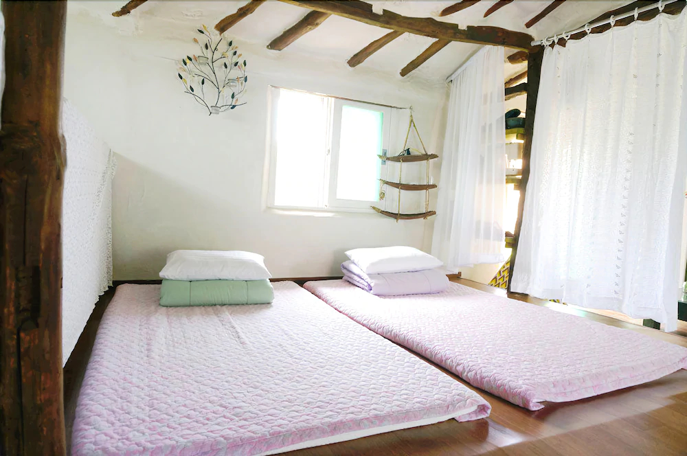 Unnie Guesthouse Hostel