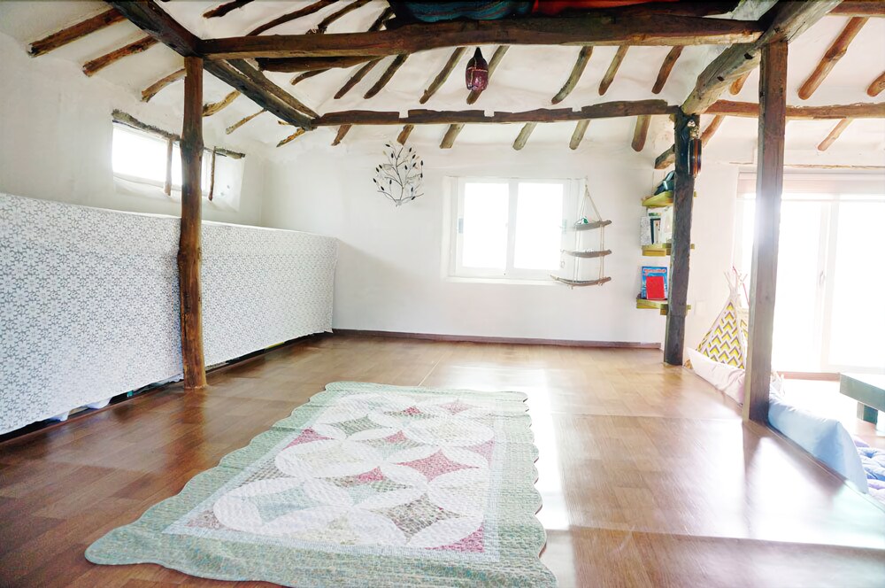 Unnie Guesthouse Hostel