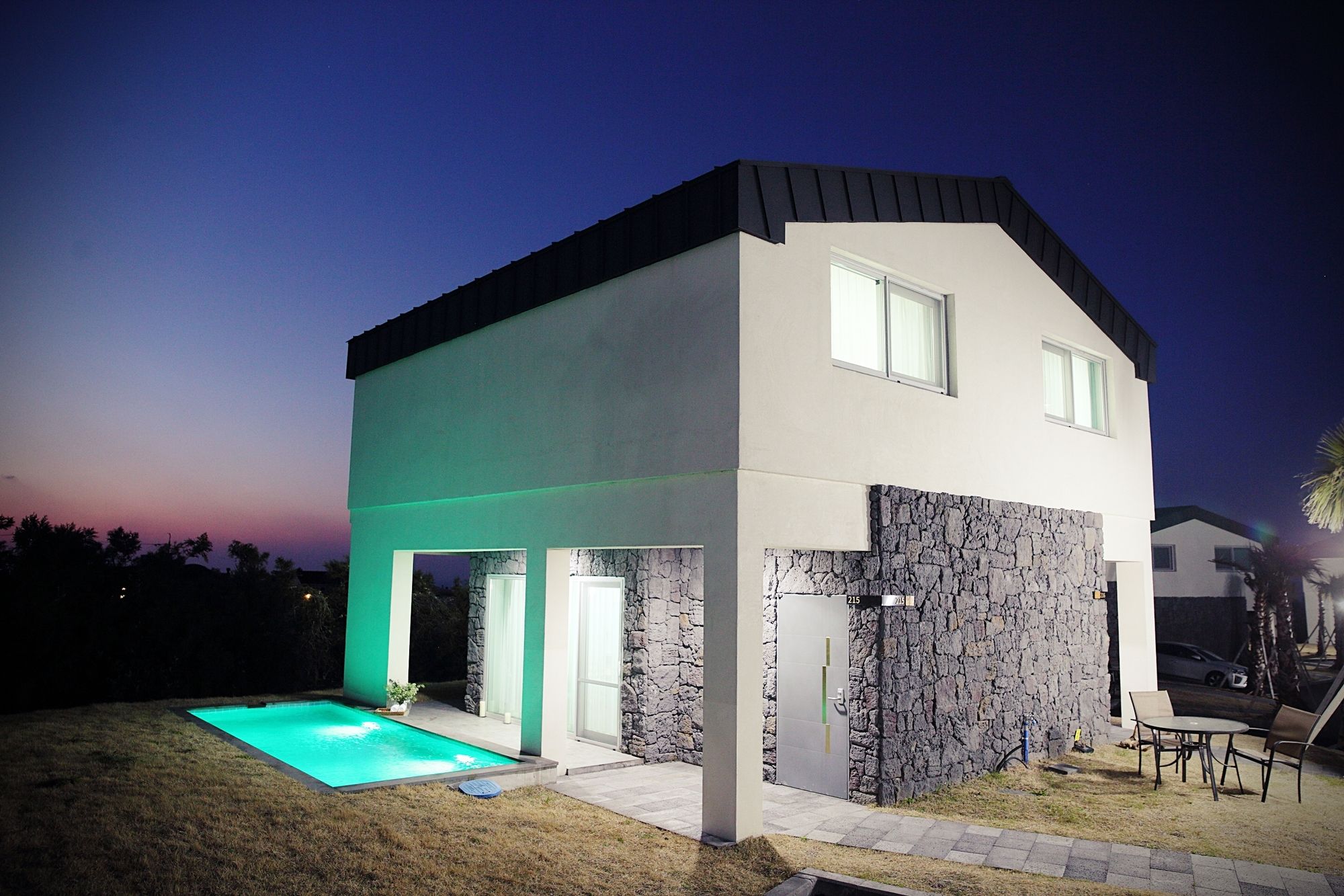 Pool & Villa Sorang