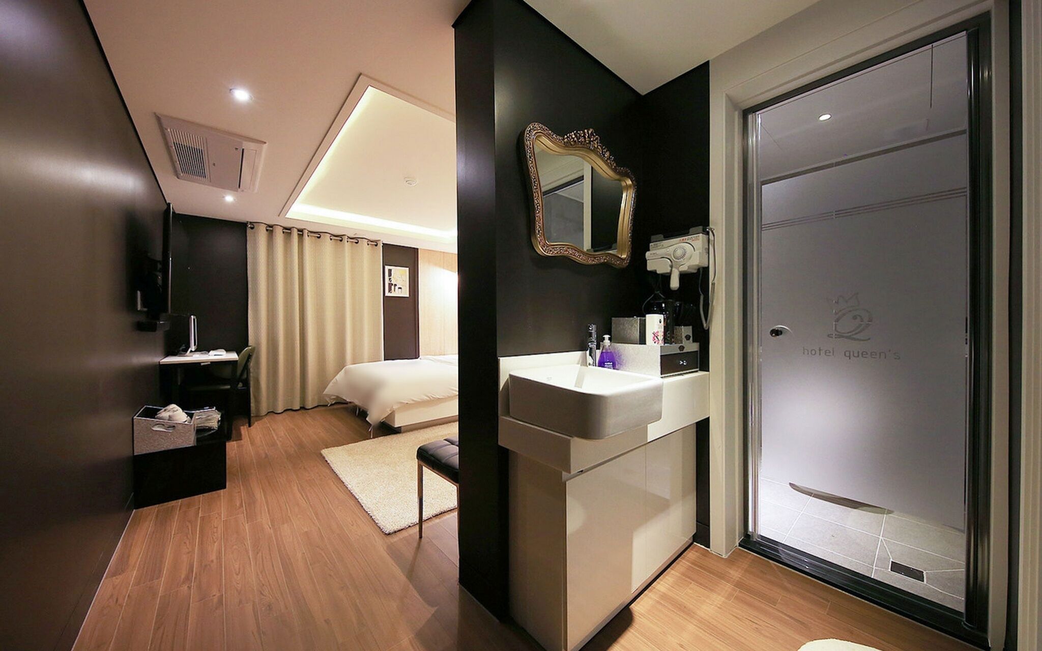 Ansan Queens Hotel