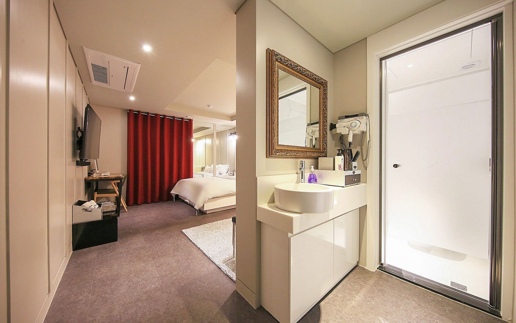 Ansan Queens Hotel